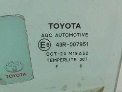 TOYOTA YARIS II 1.4 D4D SZYBA LEWY PRZÓD