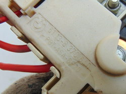 BMW E39 520 96r SKRZYNKA BEZPIECZNIKÓW 61138370640