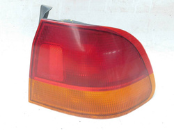 HONDA CIVIC VI 1.5 00r SED LAMPA PRAWY TYŁ