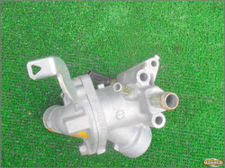 MITSUBISHI OUTLANDER I 2.4 05r OBUDOWA TERMOSTATU