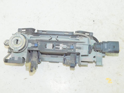 AUDI A3 8L 1.9 99r 3D KLAMKA ZEWNĘTRZNA PRAWA