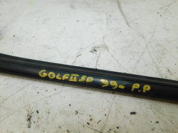 VW GOLF II MK2 83-92 5D LISTWA USZCZELKA ZGARNIAJĄCA SZYBY PRAWA PRZÓD