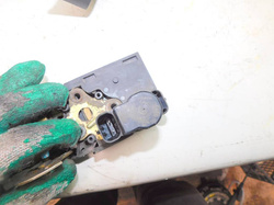 CHEVROLET AVEO 2006r SED ZAMEK DRZWI PRAWY PRZÓD