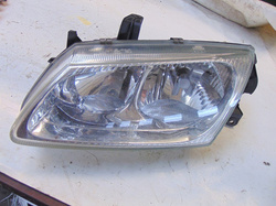 NISSAN ALMERA N16 2,2Di 00r LAMPA LEWY PRZÓD