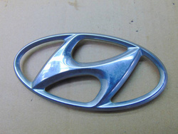 HYUNDAI SANTA FE I 05r EMBLEMAT LOGO ZNACZEK PRZÓD