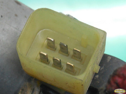 MERCEDES C klasa 97r KOMBI PODNOŚNIK LEWY PRZÓD