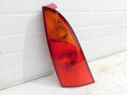 FORD FOCUS Mk1 1.4 2002r HB LAMPA LEWY TYŁ