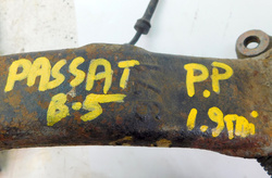 VW PASSAT B5 1.9 TDI ZWROTNICA PIASTA NOGA PRAWY PRZÓD