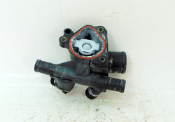 RENAULT KOLEOS I 2.0D 09 OBUDOWA TERMOSTATU 8200801570