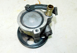 VOLVO V40 S40 1.9D 02r POMPA WSPOMAGANIA 8200071050