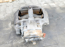 MERCEDES 2628 ECONIC 01r ZACISK PRAWY PRZÓD