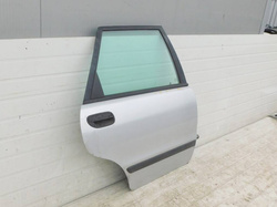 VOLVO V40 1999r DRZWI PRAWE TYŁ KOMPLETNE SREBRNE