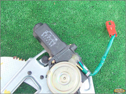 CHRYSLER CIRRUS 1997r PODNOŚNIK SZYBY PRAWY TYŁ