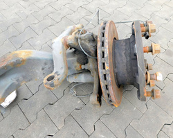 MB ACTROS MP4 12r EURO 5 OŚ PRZEDNIA BELKA ZWROTNICE PIASTY  PRZÓD 