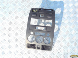 DAIHATSU SIRION 2002r - RAMKA KONSOLA ŚRODKOWA