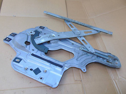 HYUNDAI SANTA FE I 05r PODNOŚNIK SZYBY PRZÓD PRAWY