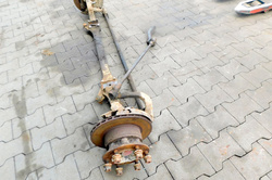 MITSUBISHI CANTER 3.3 TD 95r BELKA ZAWIESZENIE OŚ ZWROTNICE PRZÓD 