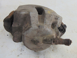 BMW E39 520 2.0 96r ZACISK LEWY PRZÓD