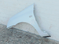 RENAULT CLIO II 1.2 04r BŁOTNIK LEWY PRZÓD BIAŁY 