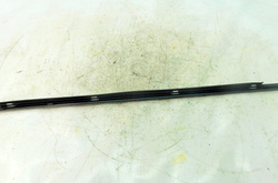 MERCEDES W210 LIFT KOMBI 2.7 01r LISTWA ZGARNIAJĄCA PRAWY PRZÓD