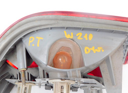 MERCEDES W210 LIFT SEDAN 2.2 CDI 01r LAMPA PRAWY TYŁ A2108203464