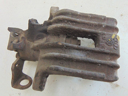 AUDI A3 8L TDI 99r ZACISK PRAWY TYŁ 