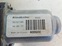 NISSAN PRIMERA P12 1.8 05r KOMBI PODNOŚNIK SZYBY PRAWY TYŁ