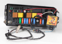 OPEL VECTRA C 1.9 CDTI SKRZYNKA BEZPIECZNIKÓW 