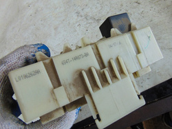 FORD FOCUS Mk1 2.0 USA 06R SKRZYNKA BEZPIECZNIKÓW