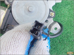 NISSAN MAXIMA QX 98r - PODNOŚNIK SZYBY PRAWY PRZÓD