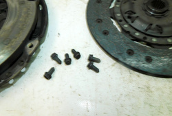 SKODA OCTAVIA II 2005r SPRZĘGŁO KOMPLETNE DWUMASA KOŁO ZAMACHOWE 