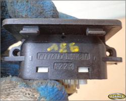 LANCIA DEDRA  93r - PRZEŁĄCZNIK SZYBY LEWY PRZÓD