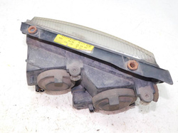 VW PASSAT B5 1.6 97r - LAMPA PRAWY PRZÓD