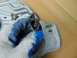 HYUNDAI SANTA FE I 05r PODNOŚNIK SZYBY PRZÓD PRAWY