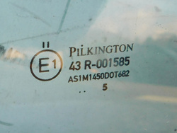 MERCEDES E-KLASA W210 LIFT KOMBI 2.7 01r SZYBA PRZEDNIA CZOŁOWA 