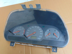 VOLVO V40 1.9TD 97r LICZNIK ZEGARY