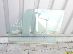 SSANGYONG FAMILY 2.5D 1994r  SZYBA  LEWA PRZEDNIA