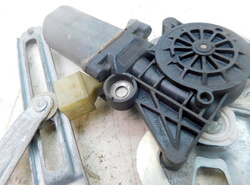 MERCEDES W210 LIFT KOMBI 2.7 01r PODNOŚNIK SZYBY LEWY PRZÓD 