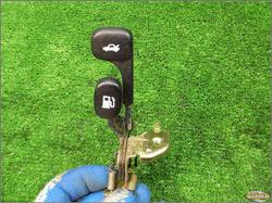 HYUNDAI ACCENT II 2003r - RĄCZKA OTWIERANIA KLAPKI