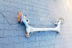 VW POLO III 1.4B 01r BELKA ZAWIESZENIA TYŁ BĘBNY