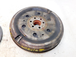 SKODA OCTAVIA II 2005r SPRZĘGŁO KOMPLETNE DWUMASA KOŁO ZAMACHOWE 