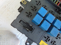 RENAULT MAGNUM 440 03r SKRZYNKA BEZPIECZNIKÓW