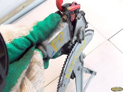 TOYOTA PREVIA II 04r - PODNOŚNIK SZYBY PRAWY PRZÓD