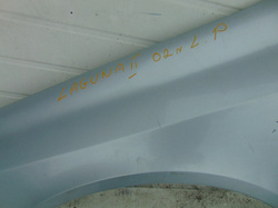 RENAULT LAGUNA II 1.9 DCI 02r - BŁOTNIK LEWY PRZÓD