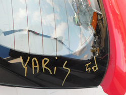 TOYOTA YARIS I 99r 1.0 KLAPA BAGAŻNIKA TYŁ CZERWONA 