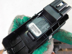 DISCOVERY III L319  PRZEŁĄCZNIK SZYBY PRZÓD PRAWY