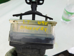 DISCOVERY III L319 04r OGRANICZNIK DRZWI TYŁ LEWY