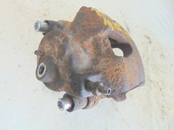 SKODA OCTAVIA I 1.9TDI 98r ZACISK PRAWY PRZÓD