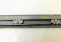 MERCEDES W210 LIFT SEDAN 2.2 CDI 01r LISTWA DRZWI LEWY PRZÓD A2106908962