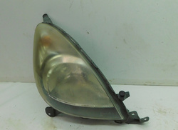 TOYOTA YARIS VERSO 1.4 D4D LAMPA REFLEKTOR PRAWY PRZÓD 